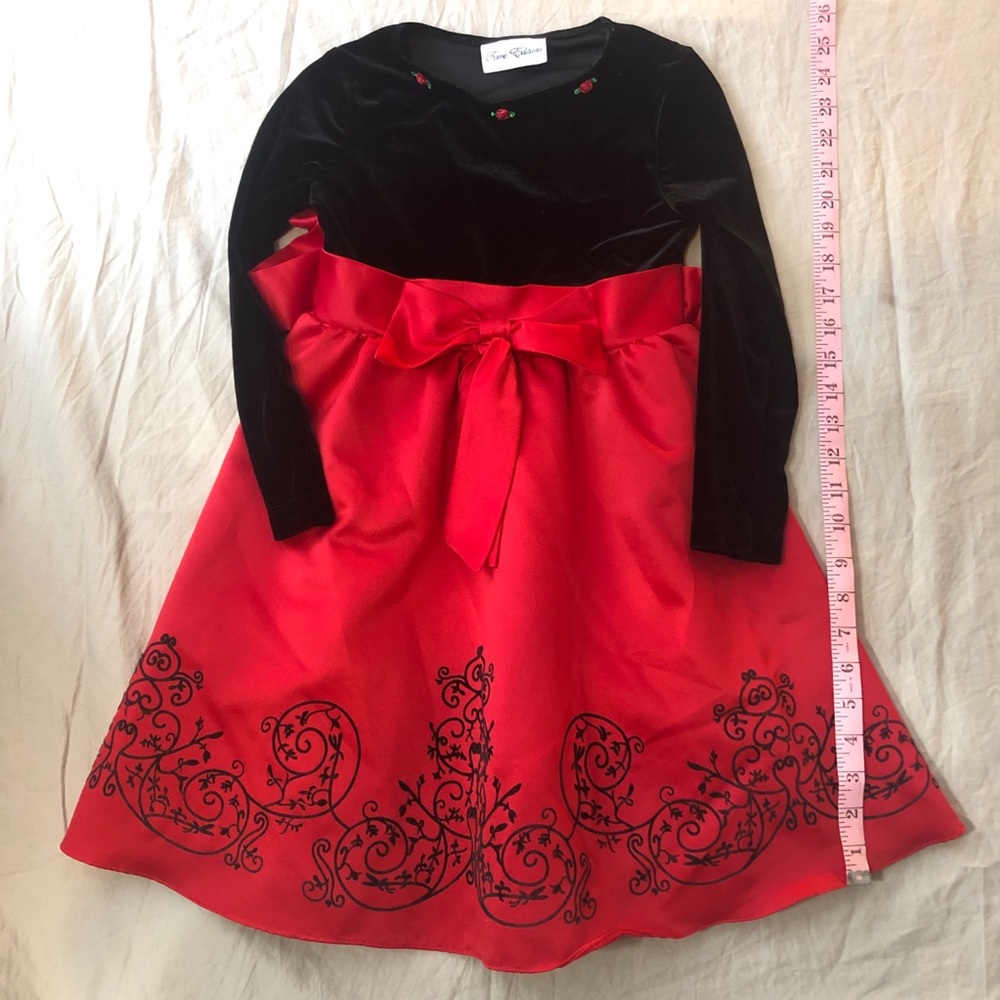 Christmas Dress Beautiful full skirt!